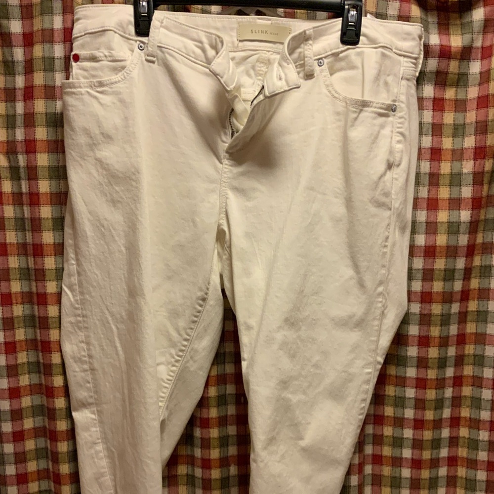 Whit slink jeans. Smoke free home